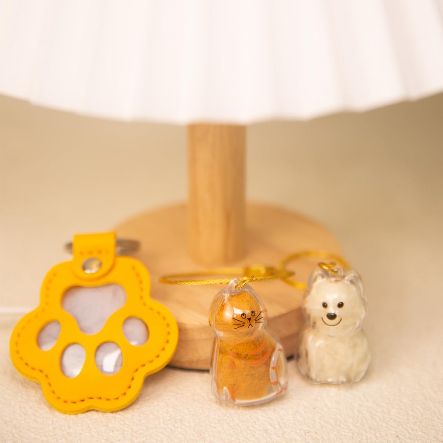 Cat Hair Keychain – Pet Fur Storage Bottle with Tweezer – Cute Keepsake Capsule for Cat Lovers, Portable Hair Holder