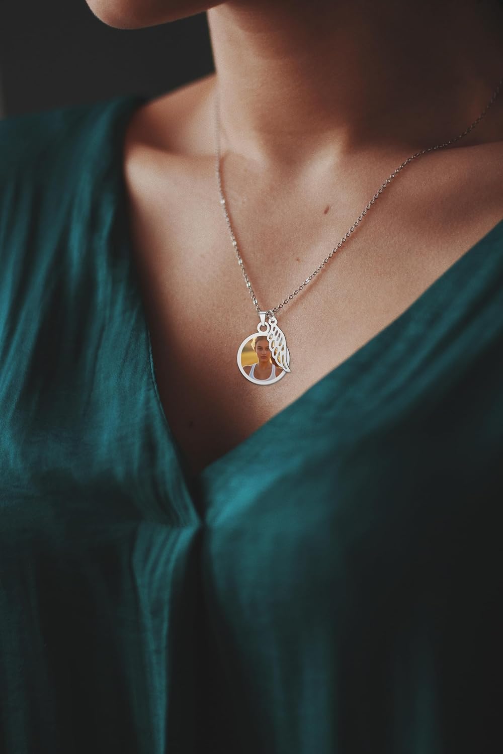 CharmSStory Personalized Photo Necklaces Custom Engraved Name Necklace Memory Keepsake Picture Necklace Pendant Customized Gifts for Women Men