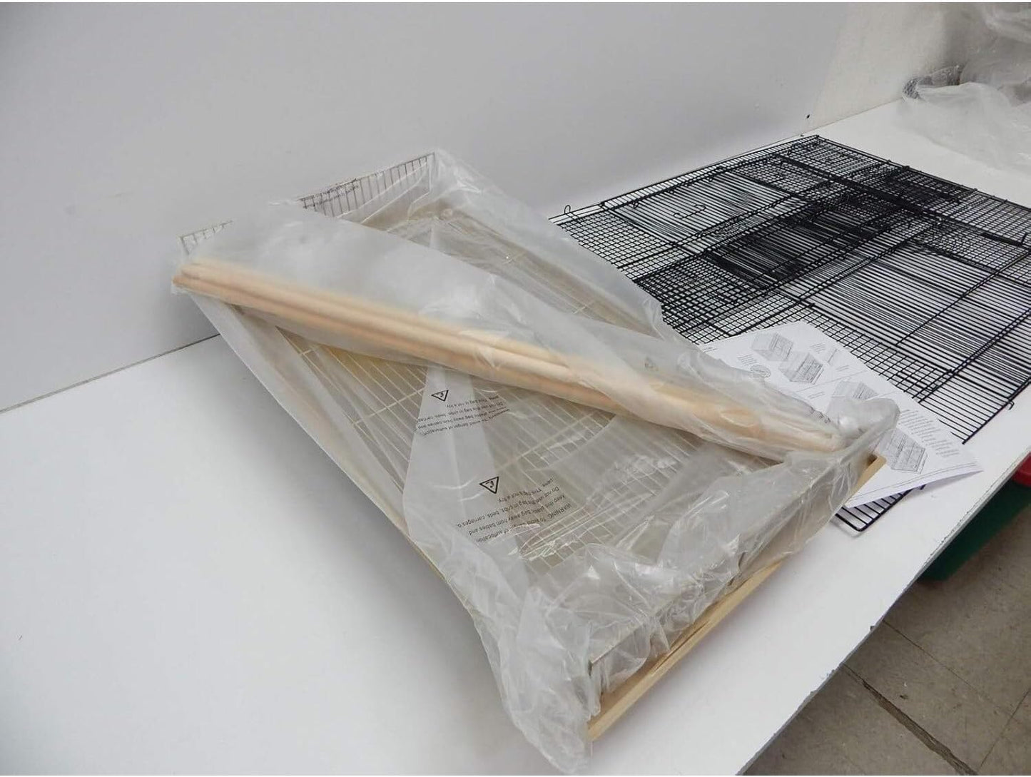 Prevue Pet Products Flight Cage for Multiple Small Birds, Steel Metal and Plastic Cage Home Crate Enclosure for Birds, Standing Birdcage, Brown/Black