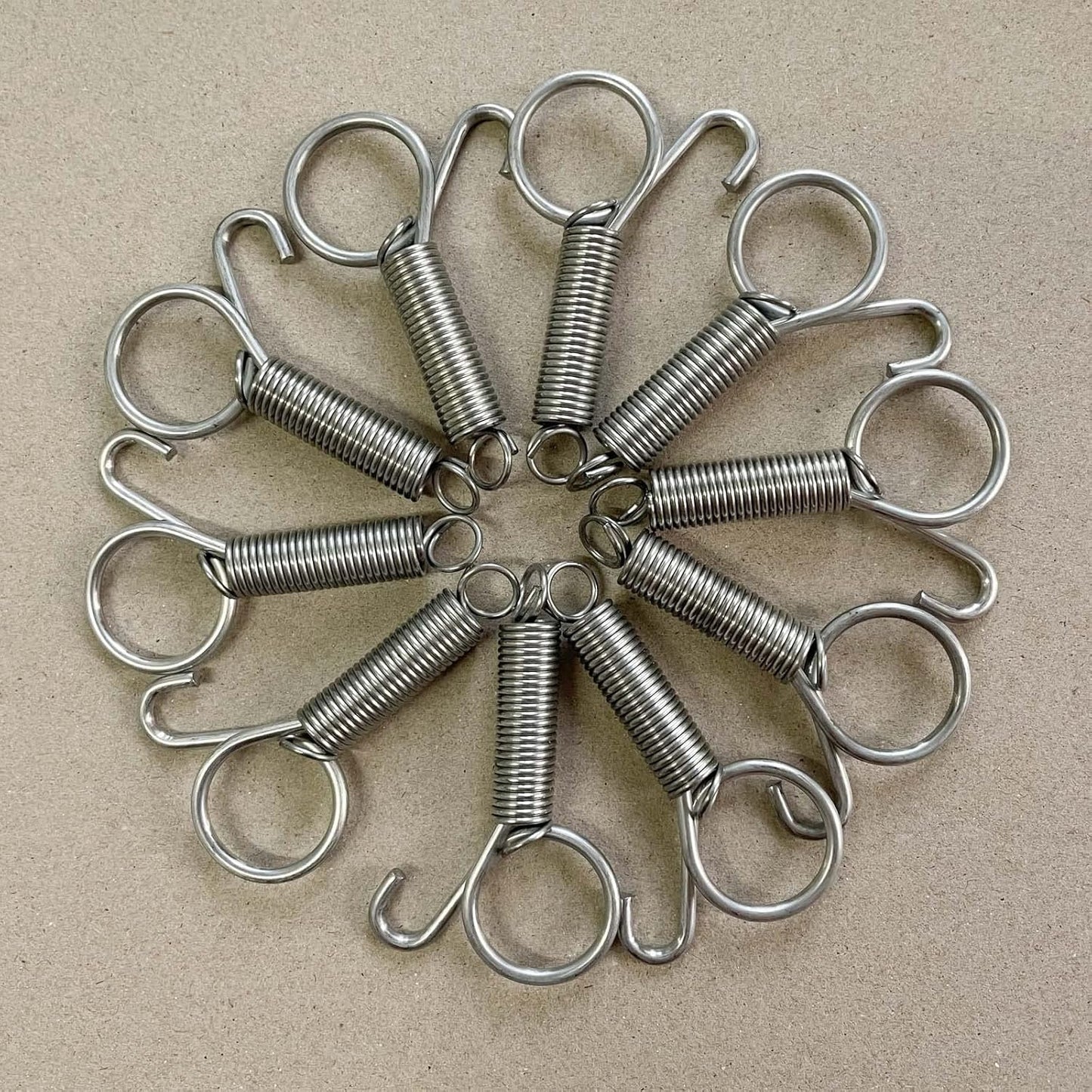 20Pcs Spring Door Latch for Cages Metal Finger Spring Hooks 2 Sizes Multi-Functional Wire Cage Spring Latch Security for Fixing Pet Cage Door Dog Cat Hamsters Bunny Bird Parrot Cages Hook