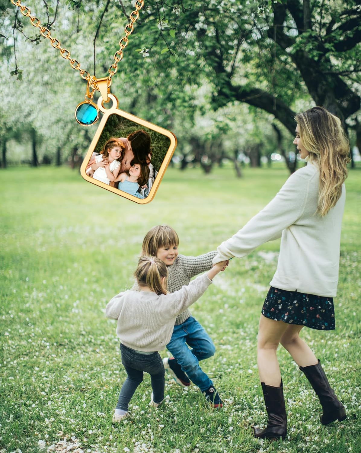 CharmSStory Personalized Photo Necklaces Custom Engraved Name Necklace Memory Keepsake Picture Necklace Pendant Customized Gifts for Women Men