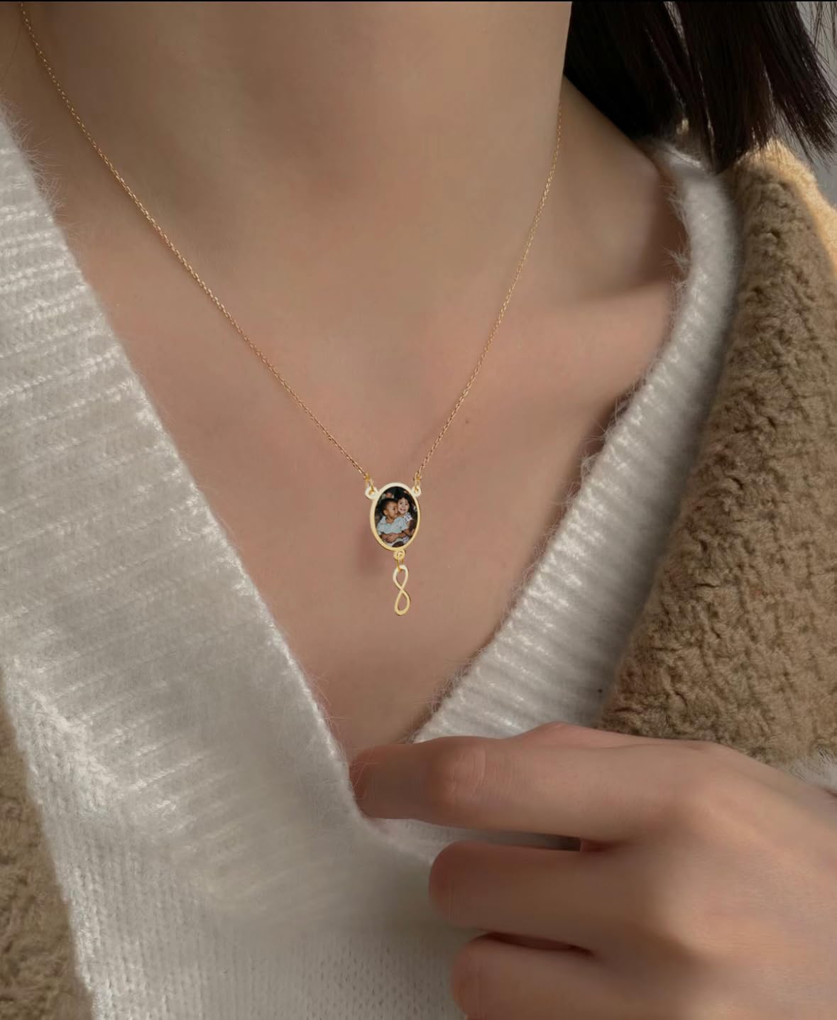 CharmSStory Personalized Photo Necklaces Custom Engraved Name Necklace Memory Keepsake Picture Necklace Pendant Customized Gifts for Women Men