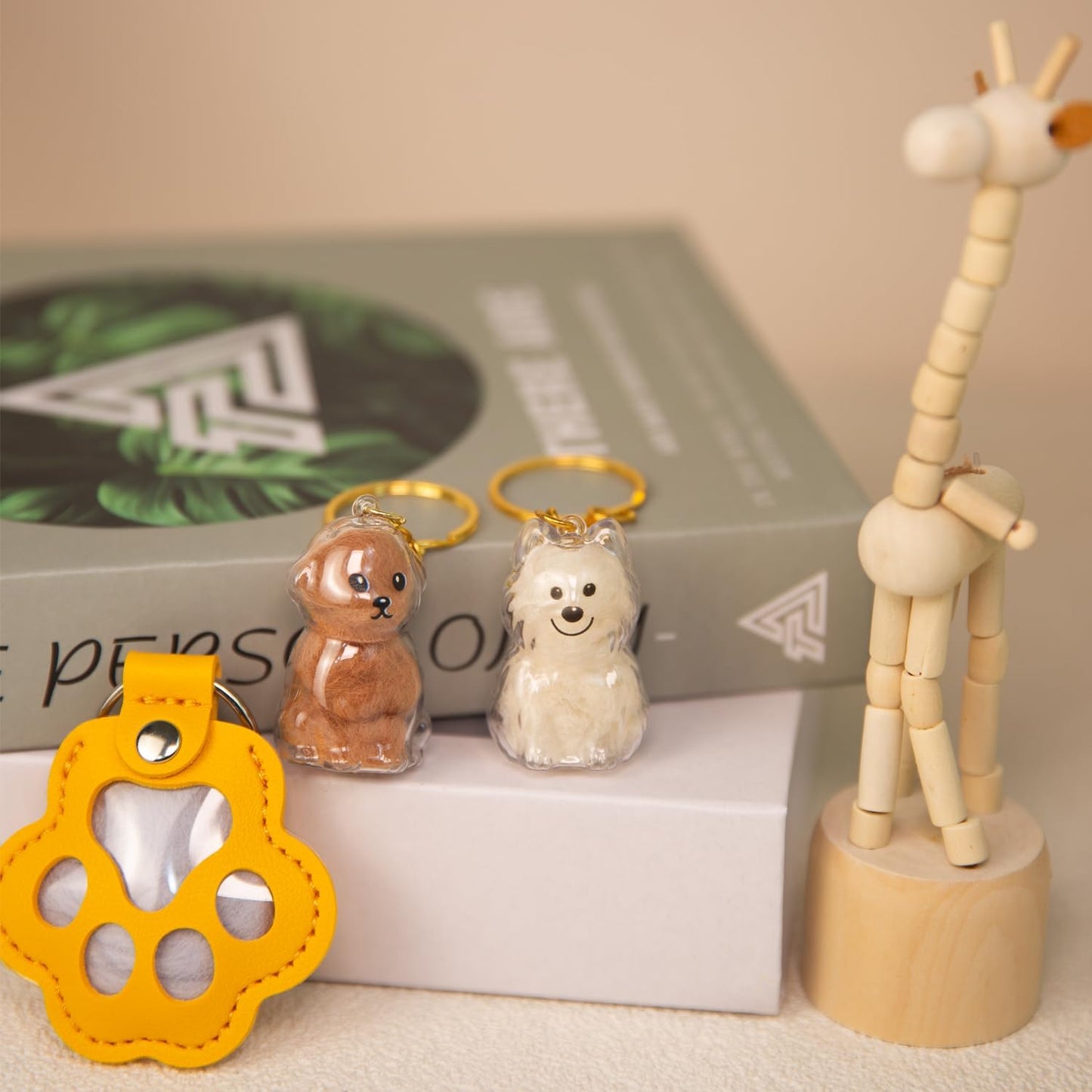 Cat Hair Keychain – Pet Fur Storage Bottle with Tweezer – Cute Keepsake Capsule for Cat Lovers, Portable Hair Holder