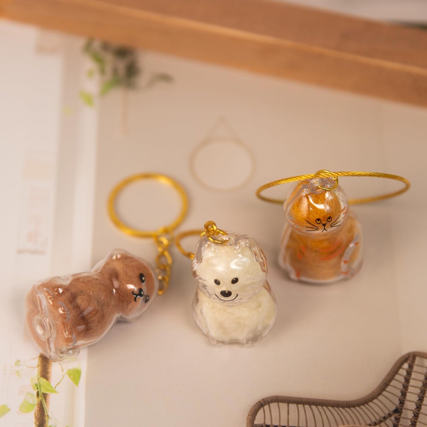 Cat Hair Keychain – Pet Fur Storage Bottle with Tweezer – Cute Keepsake Capsule for Cat Lovers, Portable Hair Holder