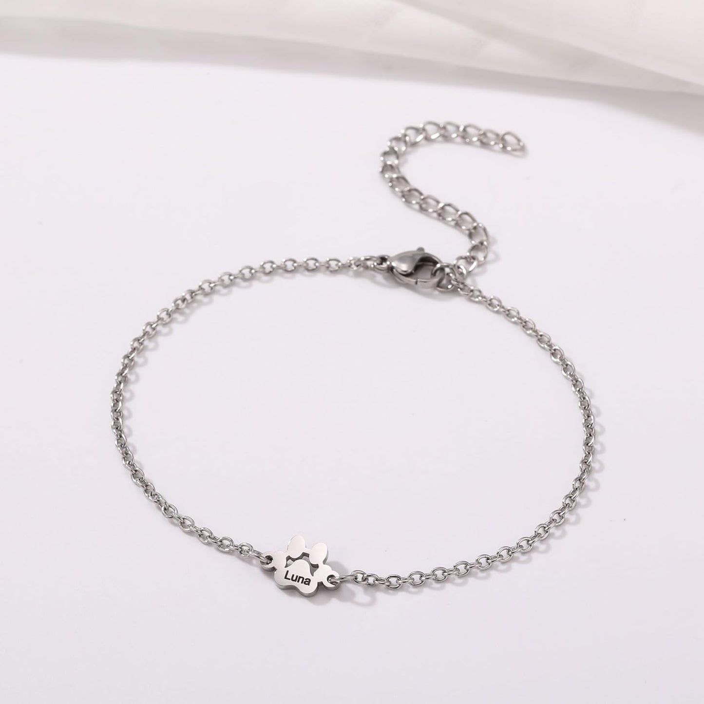 MeMeDIY Personalized Paw Print Bracelet for Women Engraved 1-5 Names Dog Cat Pet Paw Bracelet Adjustable Chain Dog Jewelry Memorial Gifts for Pet Lovers