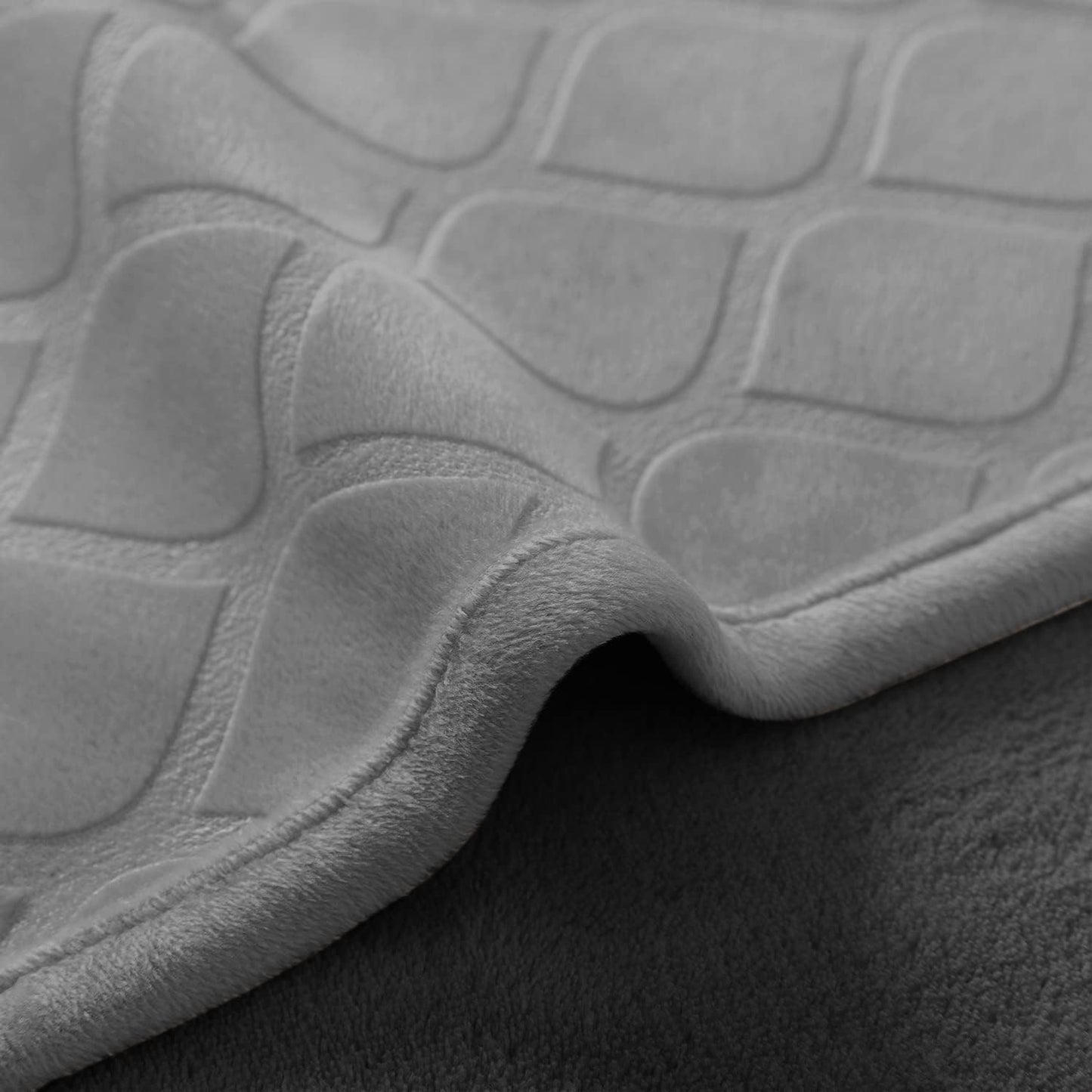 fuguitex Waterproof Dog Blanket Bed Cover Dog Crystal Velvet Moroccan Fuzzy Cozy Plush Pet Blanket Throw Blanket for Couch Sofa(68 * 82 inch, Light Grey+Grey)