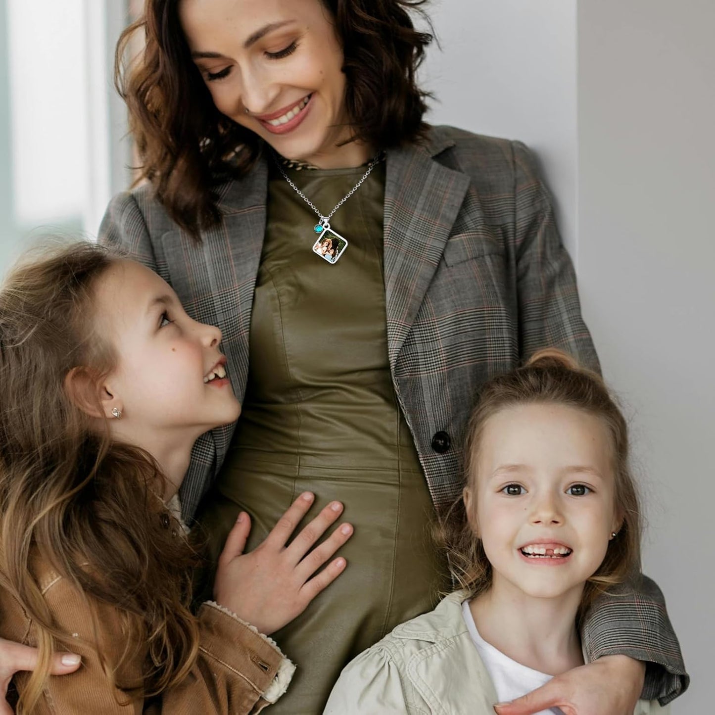 CharmSStory Personalized Photo Necklaces Custom Engraved Name Necklace Memory Keepsake Picture Necklace Pendant Customized Gifts for Women Men