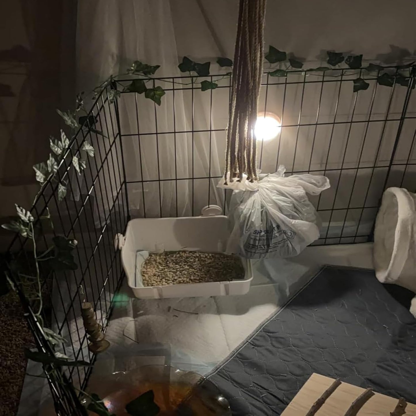 11Pcs Rabbit Litter Box Toilet,Bunny Corner Litter Bedding Plastic Square Grate Guinea Pig Bunny Ferret Hamster Hedgehog, Potty Trainer Bedding Box for Guinea Pig Ferret Hamster Hedgehog (White)