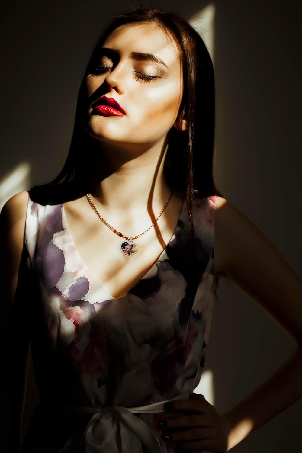 CharmSStory Personalized Photo Necklaces Custom Engraved Name Necklace Memory Keepsake Picture Necklace Pendant Customized Gifts for Women Men