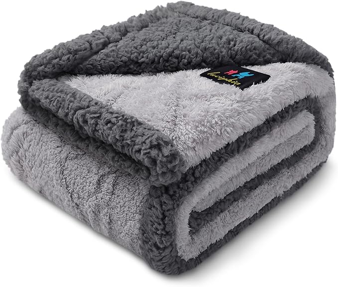 Waterproof Pet Blanket, Liquid Pee Proof Dog Blankets for Sofa Bed Couch, Reversible Sherpa Fleece Furniture Protector Cover for Small Medium Large Dogs Cats,Light Grey Small（40" x 28"）
