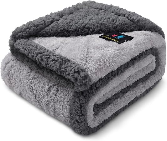 Waterproof Pet Blanket, Liquid Pee Proof Dog Blanket for Sofa Bed Couch, Reversible Sherpa Fleece Furniture Protector Cover for Small Medium Large Dogs Cats, Light Grey Queen Size（90" x 82"）