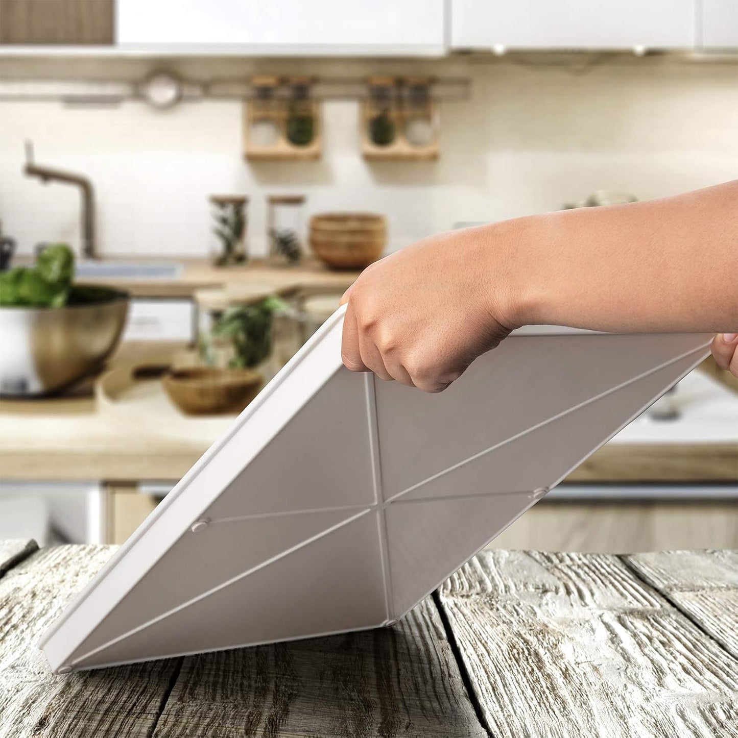 CatGuru Cat Food Mat, Small & Large Pet Feeding Mat, Waterproof Cat Tray for Food and Water, Silicone Pet Placemat, Non-Slip Mats for Cats, Easy to Clean Tray for Pets Bowls (Hard Tray,Marshmallow)