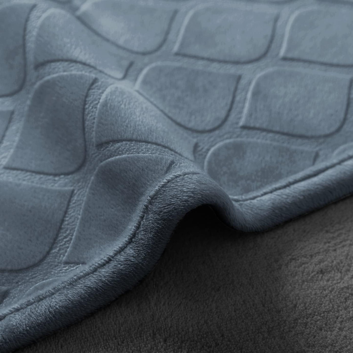 fuguitex Waterproof Dog Blanket Bed Cover Dog Crystal Velvet Moroccan Fuzzy Cozy Plush Pet Blanket Throw Blanket for Couch Sofa