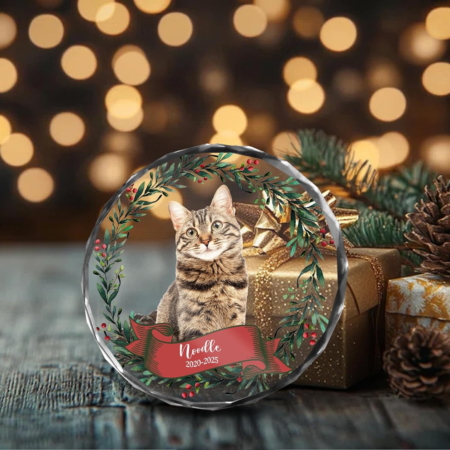 Personalized Cat Memorial Ornament, Pet Loss Remembrance Gift for Christmas, Cat Lovers, Pet Owner – Custom Name and Year on Holiday Wreath Glass Keepsake