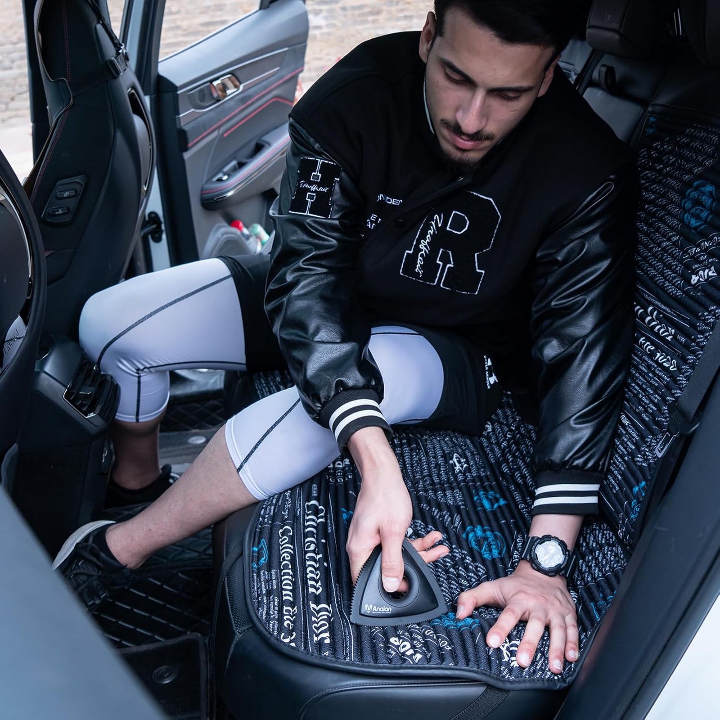 Analan Mini Pet Hair Remover for Car Detailing Supplies, Carpet Dog Hair Remover for Car Interior, Triangle Dog Hair Remover for Auto Detailing, Couch, Furniture, Lint, Carpet (Jet Black)