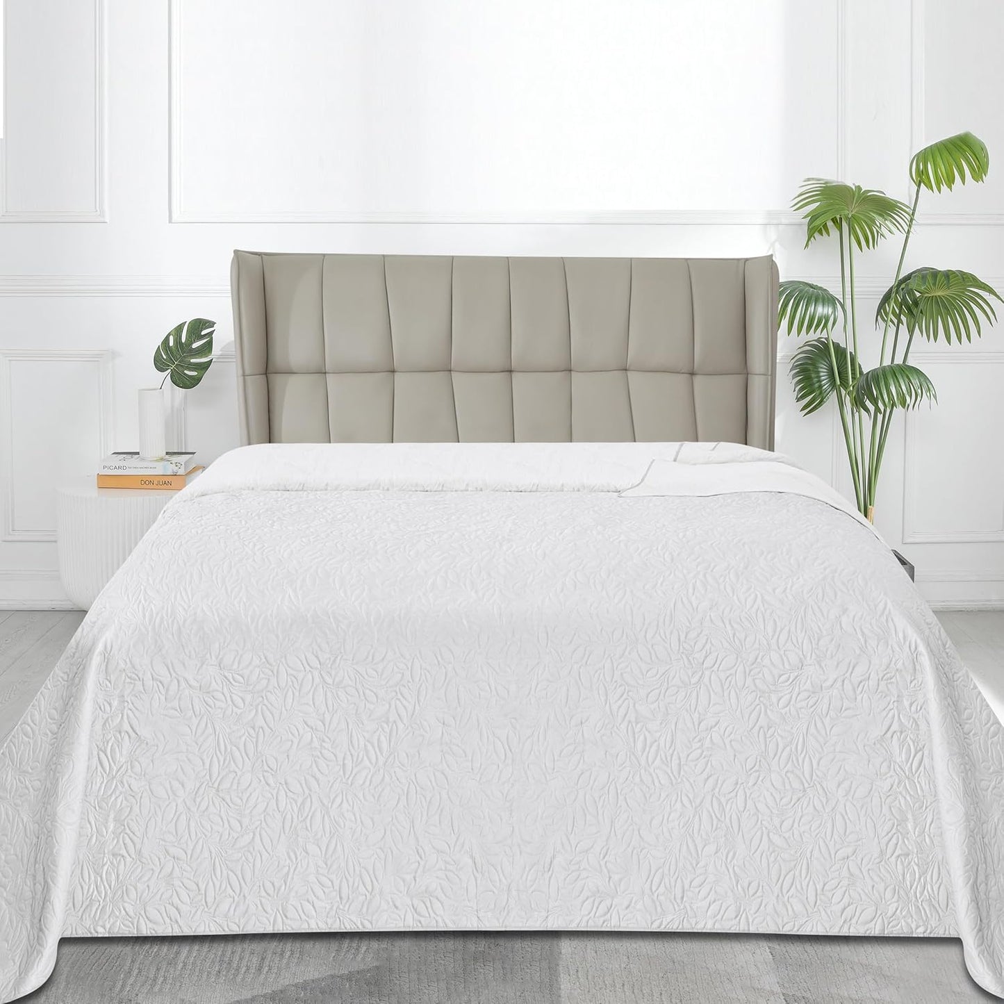 Easy-Going Waterproof Dog Bed Cover Reversible Leak Proof Pet Blanket Replacement Mat for Furniture Washable Couch Cover Sofa Cover for Dogs Cat(82x102 Inch, White/White)