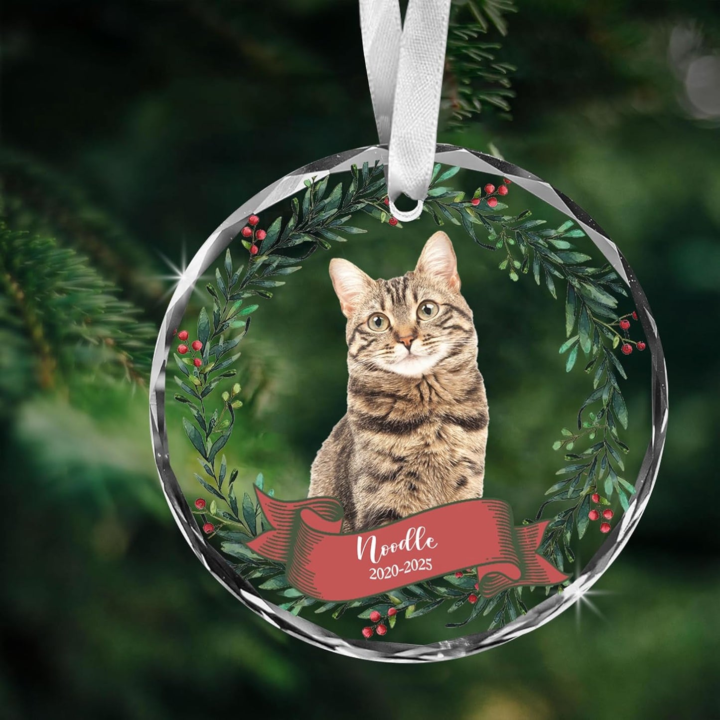 Personalized Cat Memorial Ornament, Pet Loss Remembrance Gift for Christmas, Cat Lovers, Pet Owner – Custom Name and Year on Holiday Wreath Glass Keepsake