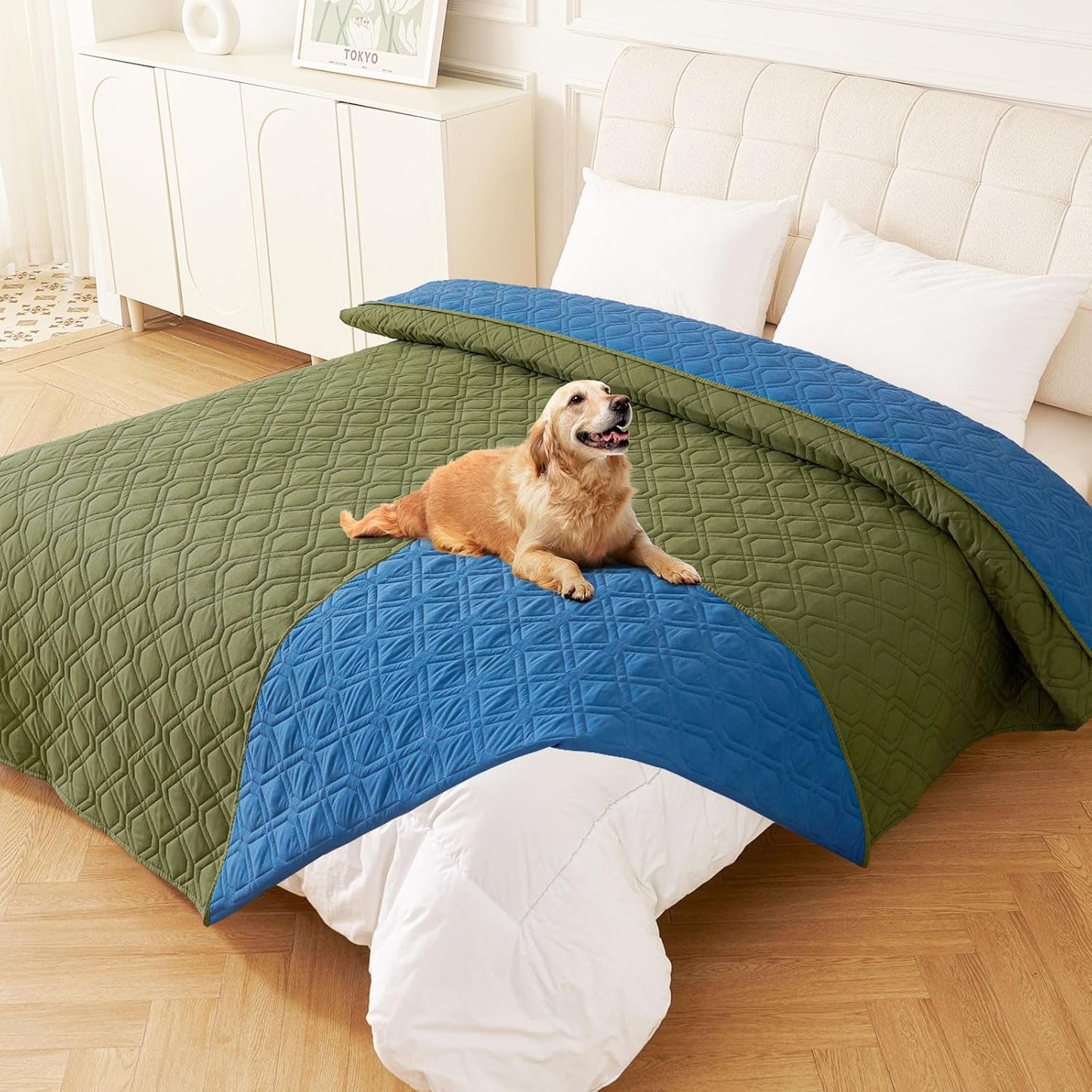 hyha Waterproof Dog Bed Blanket, Soft Pet Blankets, Waterproof Couch Cover for Dogs, Reversible Sofa Covers Washable for Furniture (82x102 Inch, Green/Navy Blue)