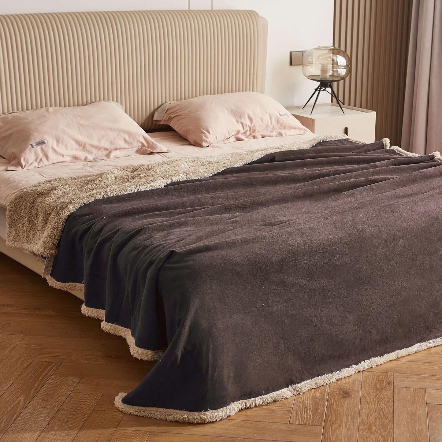 Kritter Planet Waterproof Pet Blanket for Bed, Reversible Sherpa Fleece Protector Couch Cover for Pets, Liquid Proof Furniture Protector for Medium Large Dogs