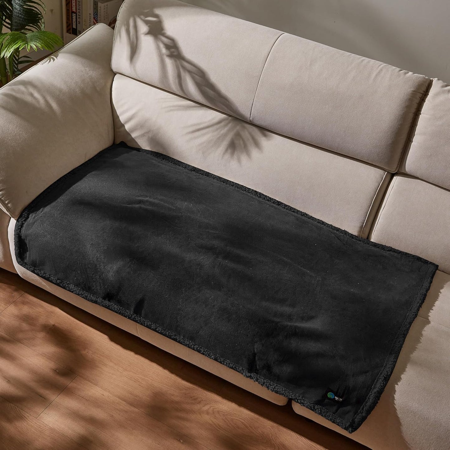 Kritter Planet Waterproof Dog Blanket, Reversible Water Proof Pet Blanket for Couch, Bed & Car, Washable Couch Covers for Medium Dogs - Protects Furniture from Fur, Dirt, and Accidents